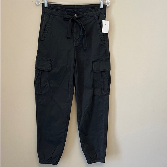 NWT American Eagle Black Cargo Jogger Pants size 4 - Picture 1 of 6